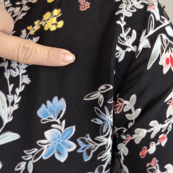 3/$20 Philosophy Long Sleeve Floral Top Ruffle Trim Flowy Blouse Button Cuffs - Picture 9 of 13